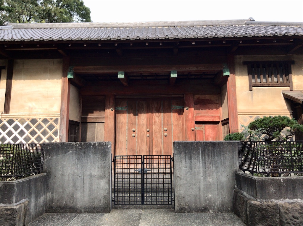永島家の門