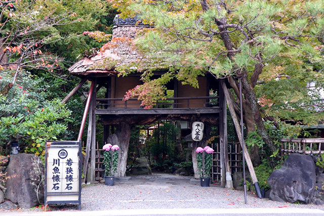 平八茶屋の門